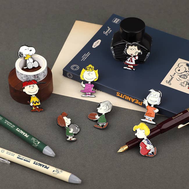 Peanuts Snoopy 75th Anniversary Pin Badge Collection: Linus