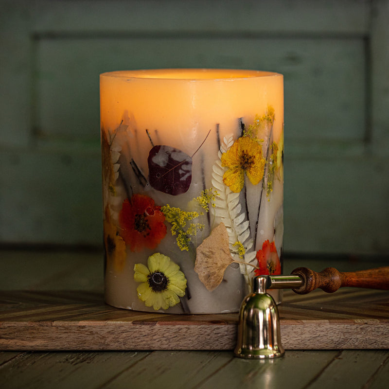 Honey Tobacco accent botanical candle detail