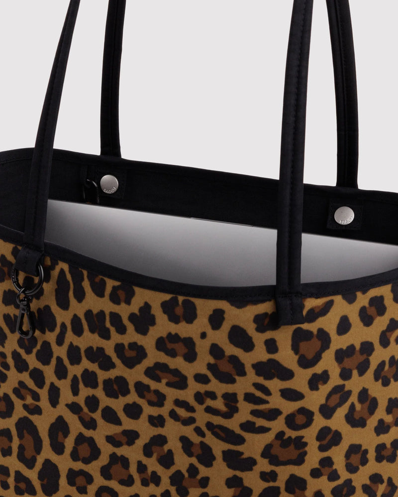Medium Nylon Reversible Tote | Fall 2026
