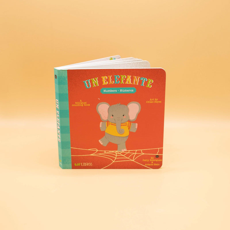 GIBBS SMITH BOOK Un Elefante: Numbers / Números